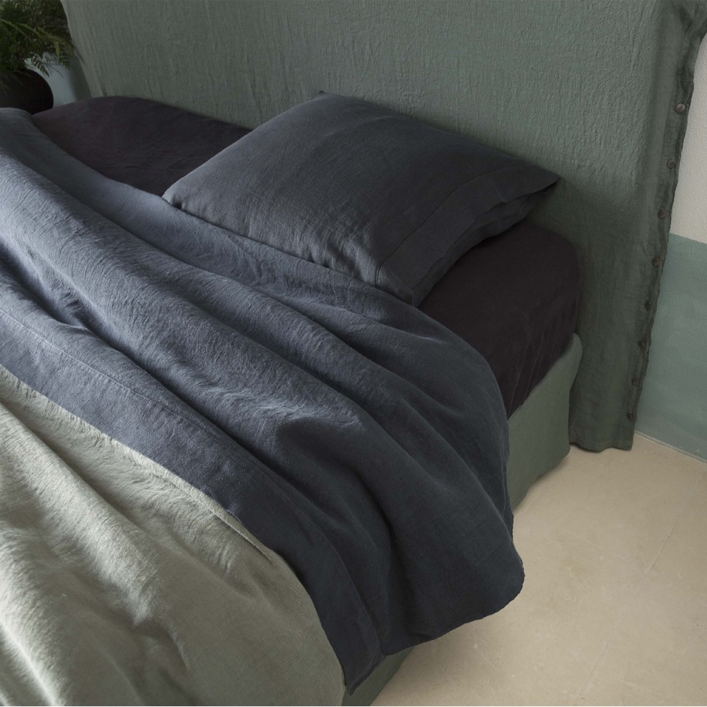 LISSOY FRENCH Luxurious linen Charcoal fitted sheet 200x200cm
